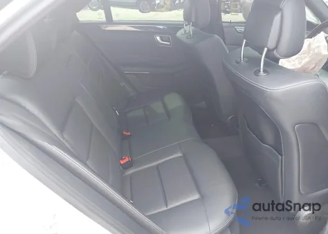 2015 Mercedes-Benz E 350 z USA, uszkodzony, nr VIN WDDHF5KB3FB123856